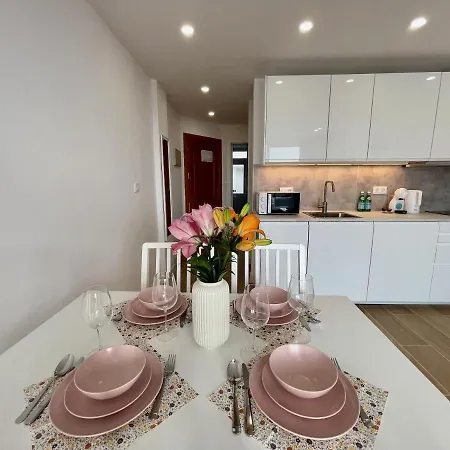 Malibu Park 2115 - Ocean View Apartment